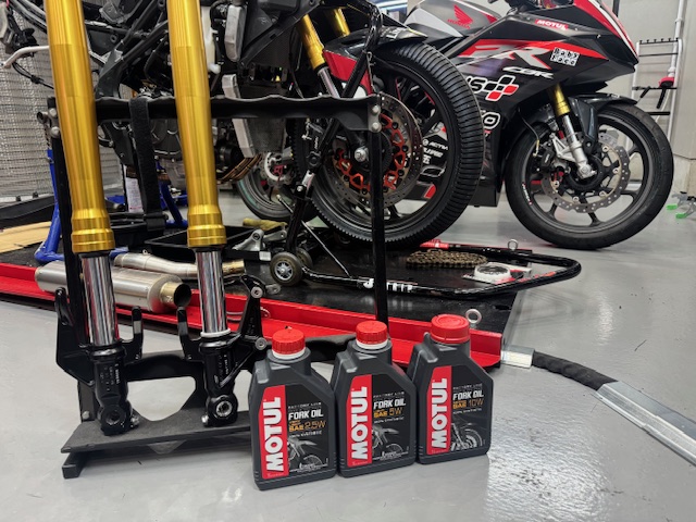 フロントサスペンション