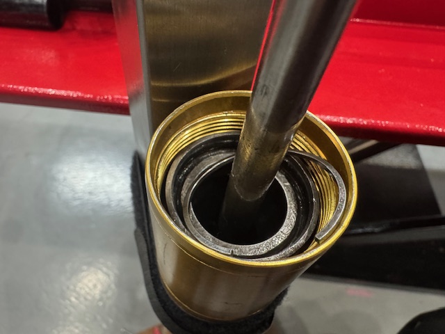 SHOWA フロントフォーク