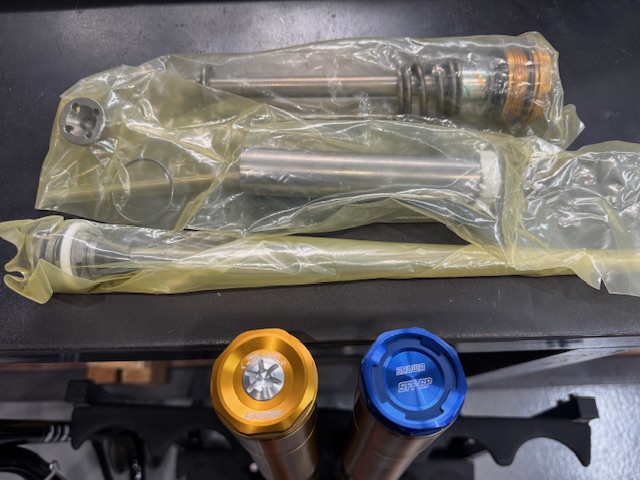 SHOWA フロントフォーク②