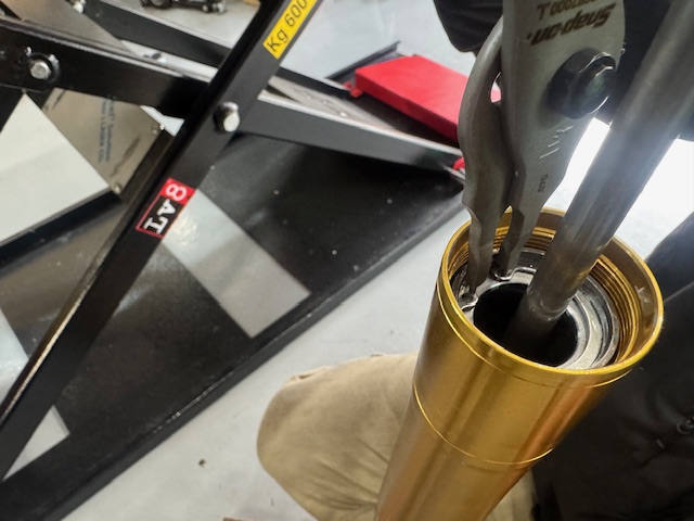 SHOWA フロントフォーク　ストッパリング