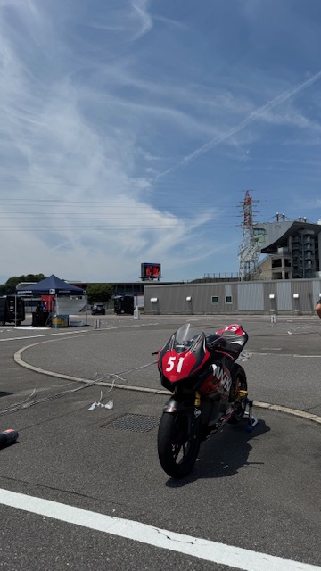 8H(金)