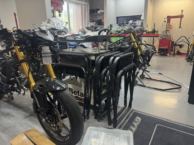 レーサー製作中